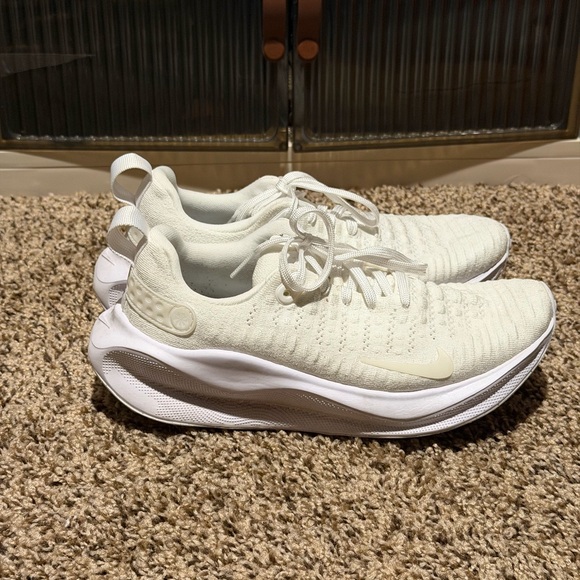 Nike Women's White Athletic Shoes - Picture 4 of 7
